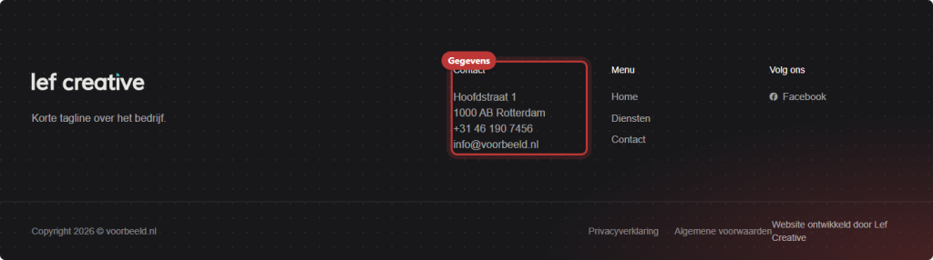 Een donkere footer met in de kolom Contact het adres, de postcode en plaats, het telefoonnummer en het e-mailadres, rood omkaderd