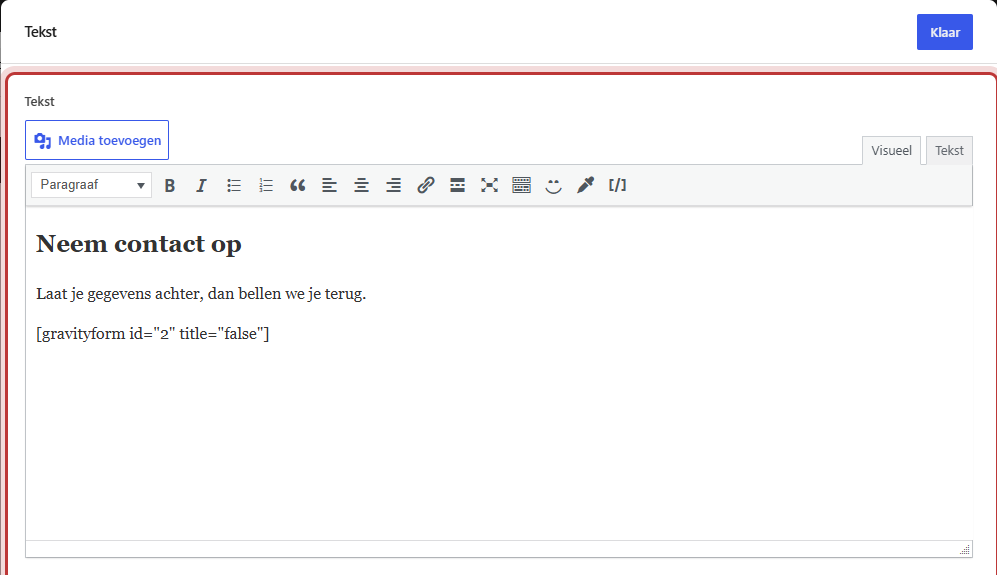Een Tekst-blok in de editor met de gravityform-shortcode gemarkeerd