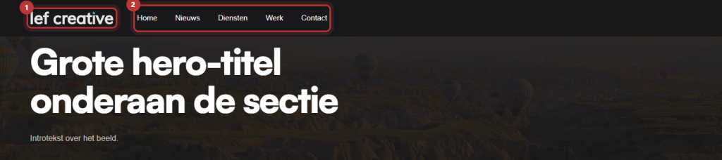 Dezelfde header na het scrollen, nu met een zwarte achtergrond boven de foto; logo en menu zijn rood omkaderd
