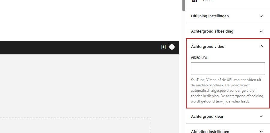 Een sectie geselecteerd in de editor met rechts het paneel Achtergrond video en de keuze Video laden op mobiel gemarkeerd